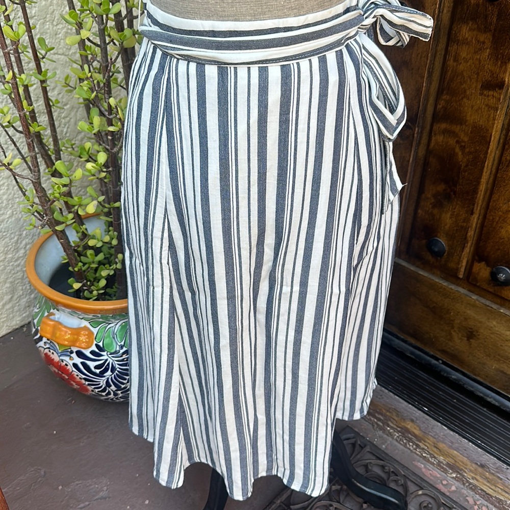 Blue and White Striped LOFT Skirt, size 4
